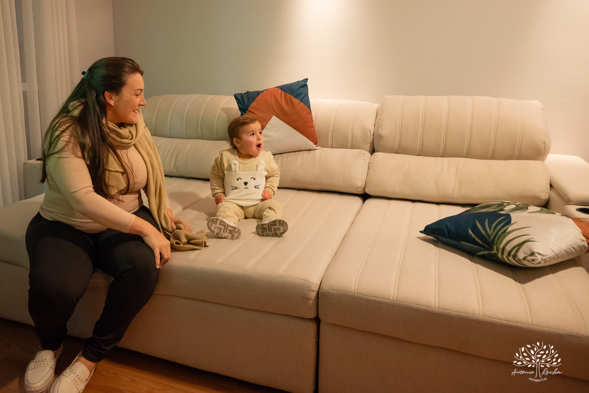 parto - nascimento - chegada-em-casa - irmãs - Laura - Marina - família - fotografia-afetiva - memórias - amor - herança-afetiva - registro-em-família - Antonio-Rocha-Fotografias