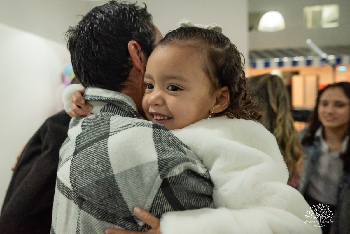Aniversário Infantil - Fotógrafo de Aniversário - Fotos de Festa de Criança - Cliff Kids - Tholl - Roxito - Chuva de Neve - Pelotas - Antonio Rocha Fotografias- Maletinha Colorida - Pintura Facial - Animação Infantil - Cássia Nobel - Música ao vivo