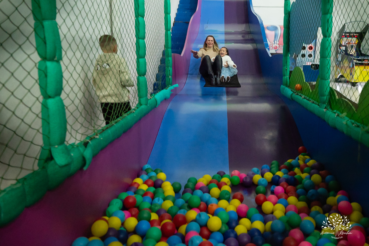 Aniversário Infantil - Fotógrafo de Aniversário - Fotos de Festa de Criança - Cliff Kids - Tholl - Roxito - Chuva de Neve - Pelotas - Antonio Rocha Fotografias- Maletinha Colorida - Pintura Facial - Animação Infantil - Cássia Nobel - Música ao vivo