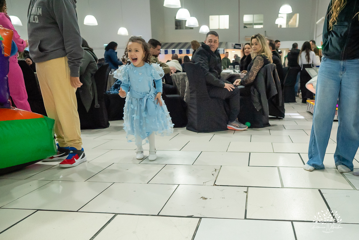 Aniversário Infantil - Fotógrafo de Aniversário - Fotos de Festa de Criança - Cliff Kids - Tholl - Roxito - Chuva de Neve - Pelotas - Antonio Rocha Fotografias- Maletinha Colorida - Pintura Facial - Animação Infantil - Cássia Nobel - Música ao vivo