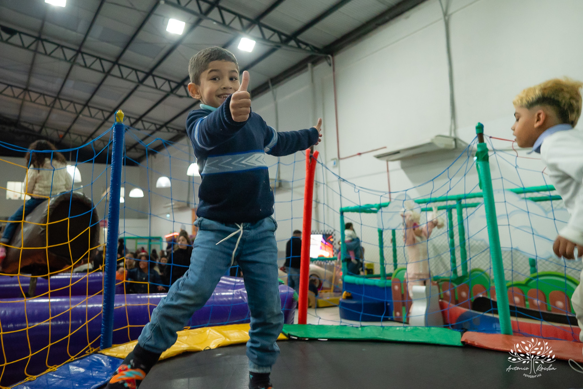 Aniversário Infantil - Fotógrafo de Aniversário - Fotos de Festa de Criança - Cliff Kids - Tholl - Roxito - Chuva de Neve - Pelotas - Antonio Rocha Fotografias- Maletinha Colorida - Pintura Facial - Animação Infantil - Cássia Nobel - Música ao vivo
