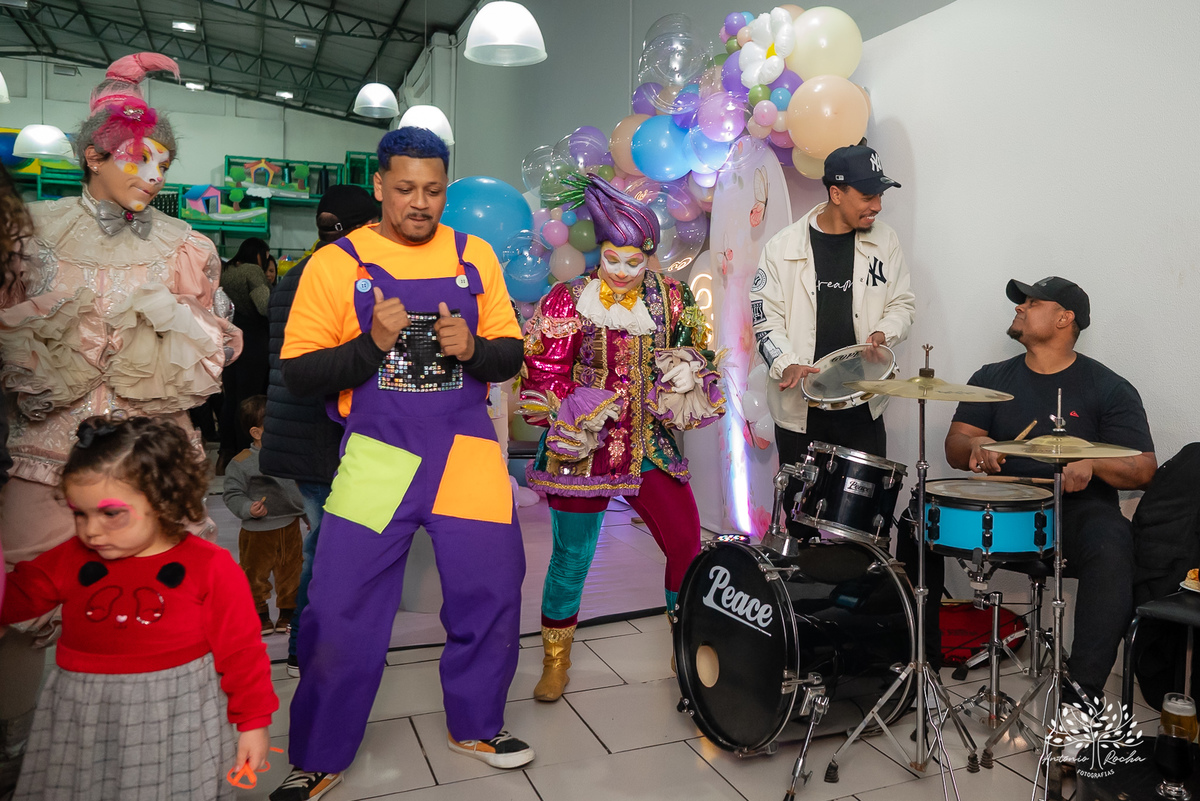 Aniversário Infantil - Fotógrafo de Aniversário - Fotos de Festa de Criança - Cliff Kids - Tholl - Roxito - Chuva de Neve - Pelotas - Antonio Rocha Fotografias- Maletinha Colorida - Pintura Facial - Animação Infantil - Cássia Nobel - Música ao vivo