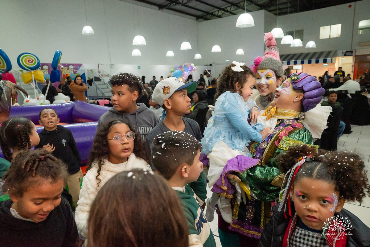 Aniversário Infantil - Fotógrafo de Aniversário - Fotos de Festa de Criança - Cliff Kids - Tholl - Roxito - Chuva de Neve - Pelotas - Antonio Rocha Fotografias- Maletinha Colorida - Pintura Facial - Animação Infantil - Cássia Nobel - Música ao vivo