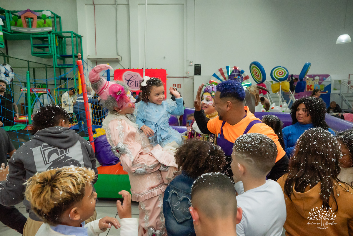 Aniversário Infantil - Fotógrafo de Aniversário - Fotos de Festa de Criança - Cliff Kids - Tholl - Roxito - Chuva de Neve - Pelotas - Antonio Rocha Fotografias- Maletinha Colorida - Pintura Facial - Animação Infantil - Cássia Nobel - Música ao vivo