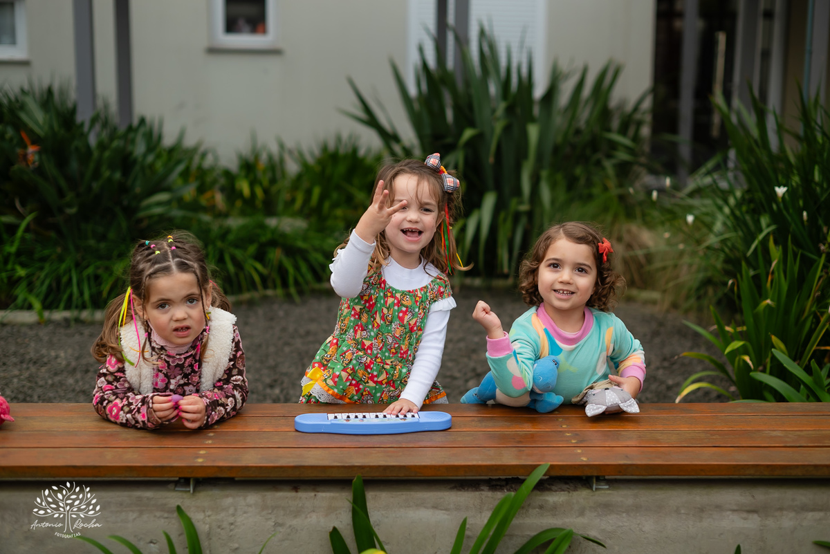 aniversário infantil - fotografia de festa - tema dinossauros - salão de condomínio - balão surpresa - decoração personalizada - pintura facial - ensaio infantil - fotografia documental - fotografia de crianças - festa infantil - Pelotas - Festa Criança