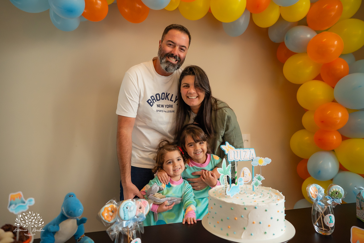 aniversário infantil - fotografia de festa - tema dinossauros - salão de condomínio - balão surpresa - decoração personalizada - pintura facial - ensaio infantil - fotografia documental - fotografia de crianças - festa infantil - Pelotas - Festa Criança