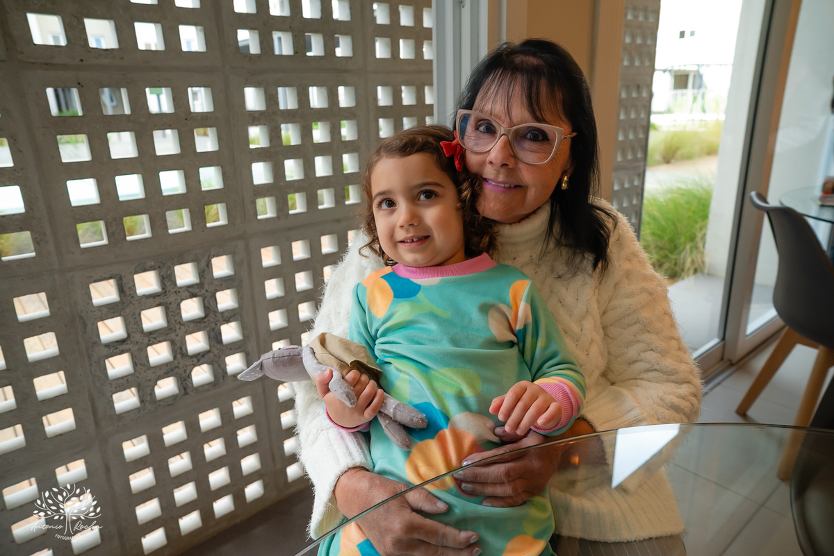 aniversário infantil - fotografia de festa - tema dinossauros - salão de condomínio - balão surpresa - decoração personalizada - pintura facial - ensaio infantil - fotografia documental - fotografia de crianças - festa infantil - Pelotas - Festa Criança