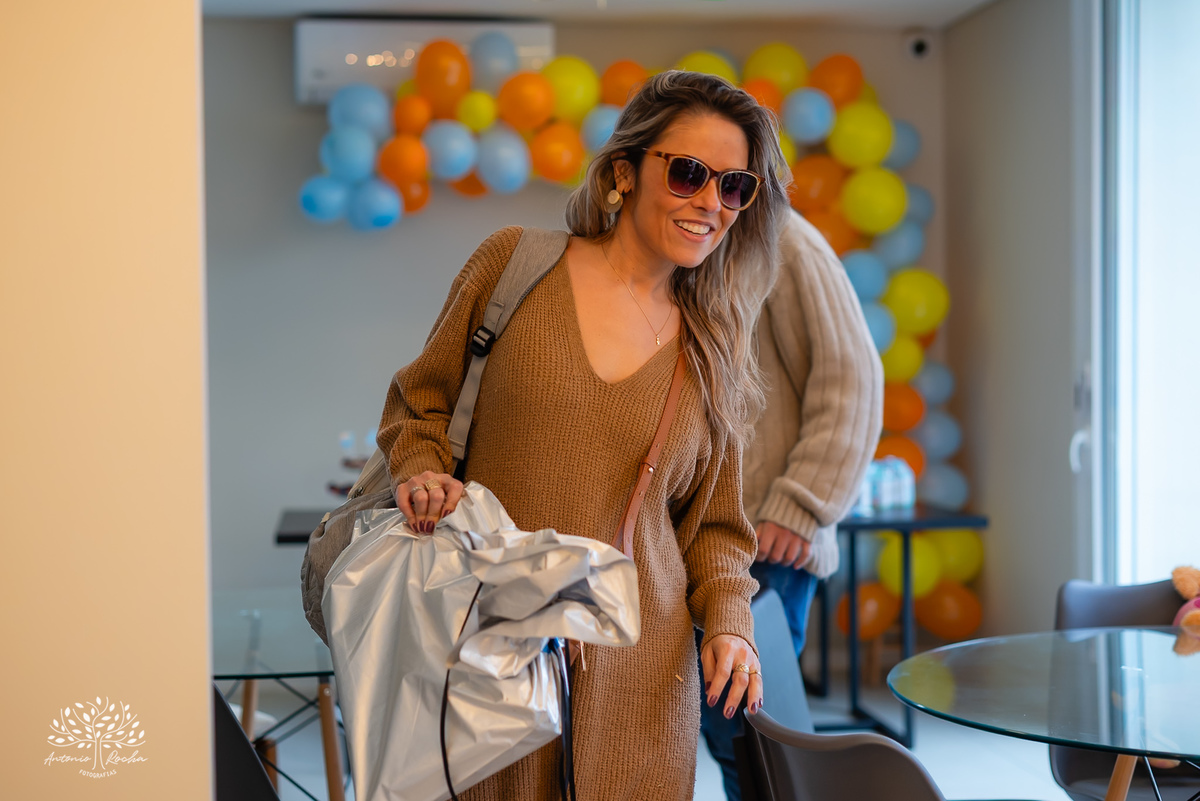 aniversário infantil - fotografia de festa - tema dinossauros - salão de condomínio - balão surpresa - decoração personalizada - pintura facial - ensaio infantil - fotografia documental - fotografia de crianças - festa infantil - Pelotas - Festa Criança