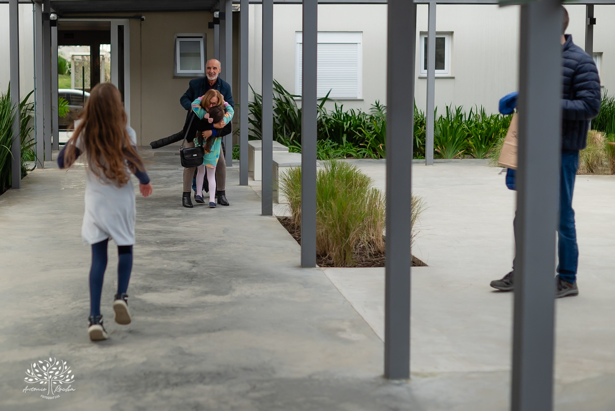 aniversário infantil - fotografia de festa - tema dinossauros - salão de condomínio - balão surpresa - decoração personalizada - pintura facial - ensaio infantil - fotografia documental - fotografia de crianças - festa infantil - Pelotas - Festa Criança