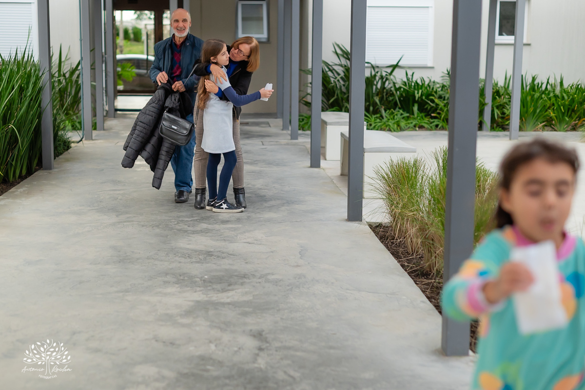 aniversário infantil - fotografia de festa - tema dinossauros - salão de condomínio - balão surpresa - decoração personalizada - pintura facial - ensaio infantil - fotografia documental - fotografia de crianças - festa infantil - Pelotas - Festa Criança