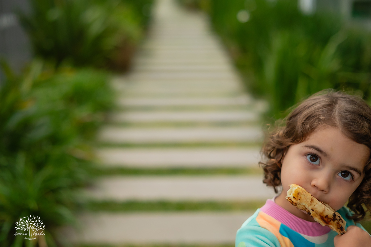 aniversário infantil - fotografia de festa - tema dinossauros - salão de condomínio - balão surpresa - decoração personalizada - pintura facial - ensaio infantil - fotografia documental - fotografia de crianças - festa infantil - Pelotas - Festa Criança