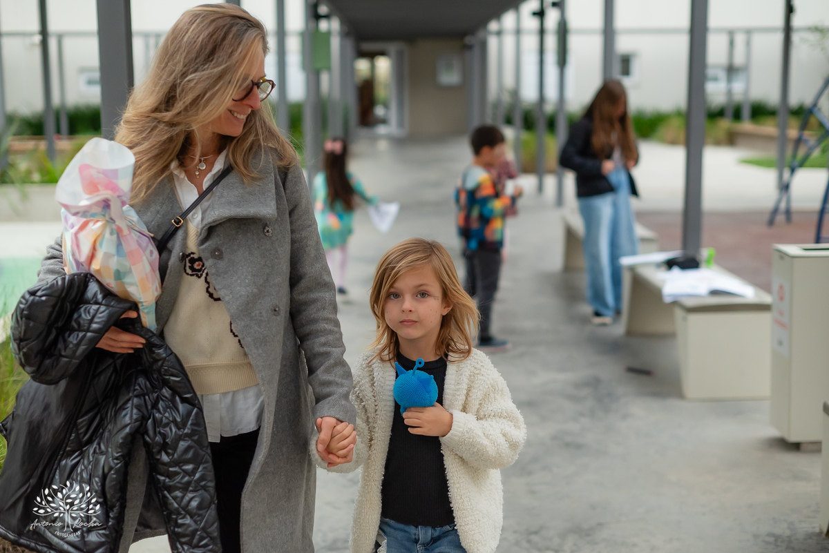 aniversário infantil - fotografia de festa - tema dinossauros - salão de condomínio - balão surpresa - decoração personalizada - pintura facial - ensaio infantil - fotografia documental - fotografia de crianças - festa infantil - Pelotas - Festa Criança