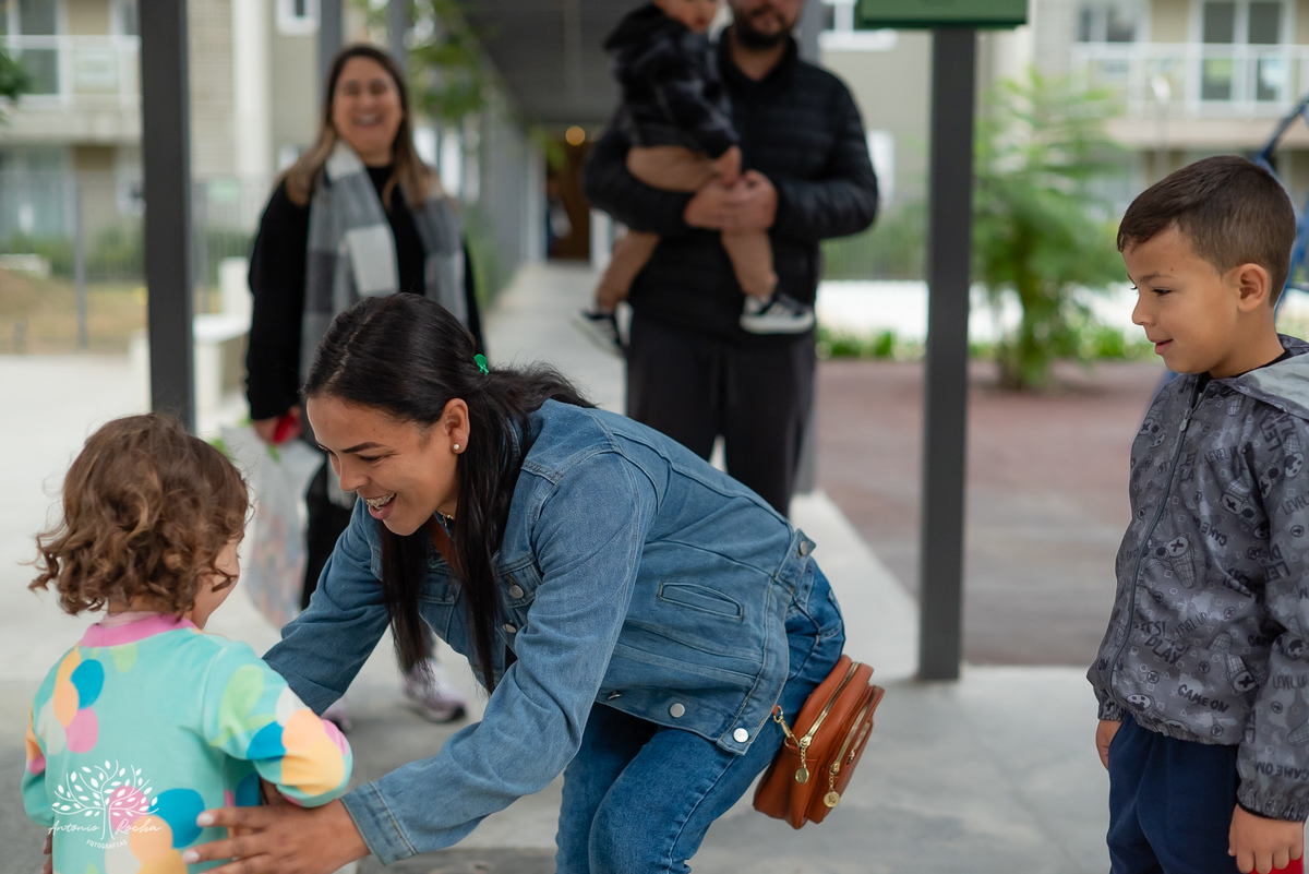 aniversário infantil - fotografia de festa - tema dinossauros - salão de condomínio - balão surpresa - decoração personalizada - pintura facial - ensaio infantil - fotografia documental - fotografia de crianças - festa infantil - Pelotas - Festa Criança
