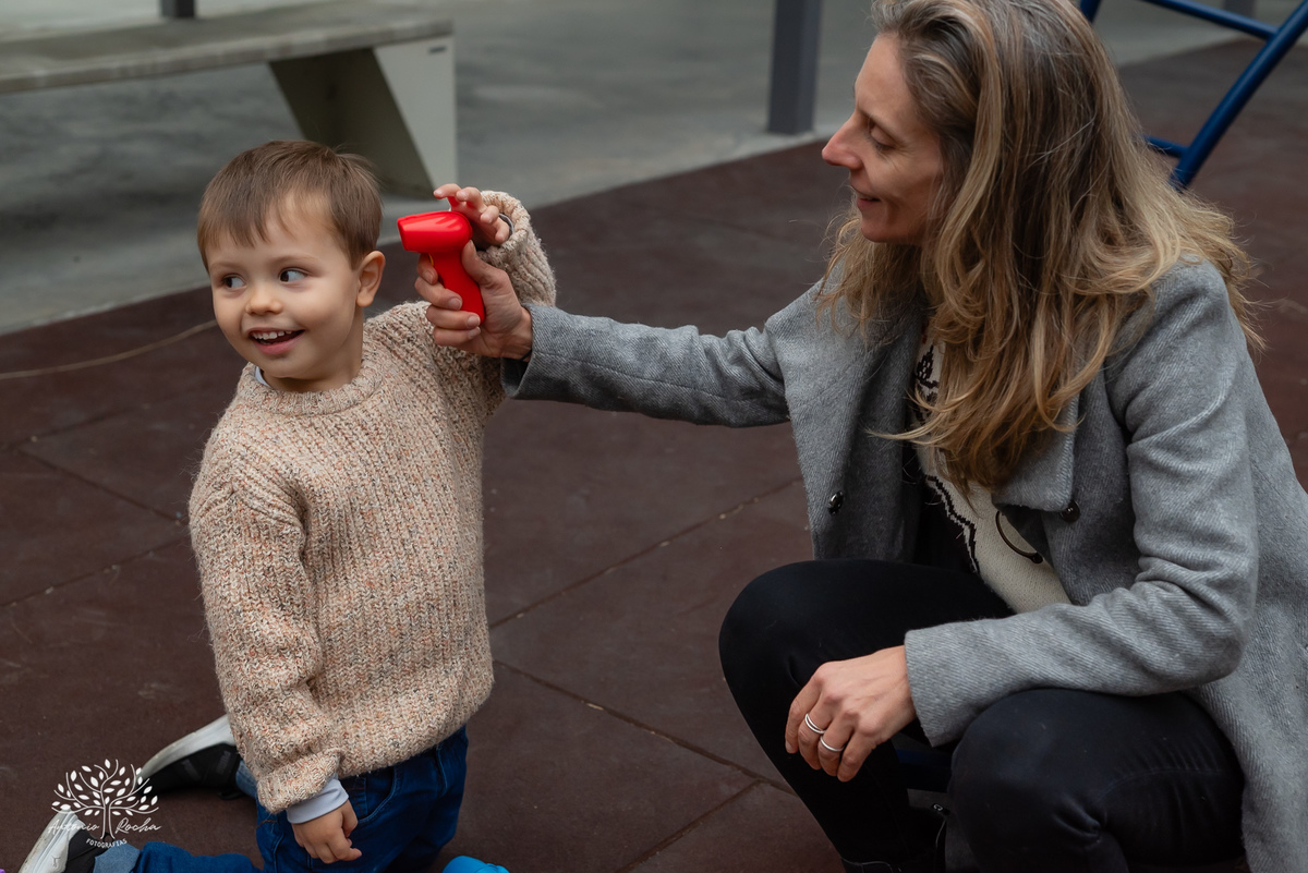 aniversário infantil - fotografia de festa - tema dinossauros - salão de condomínio - balão surpresa - decoração personalizada - pintura facial - ensaio infantil - fotografia documental - fotografia de crianças - festa infantil - Pelotas - Festa Criança