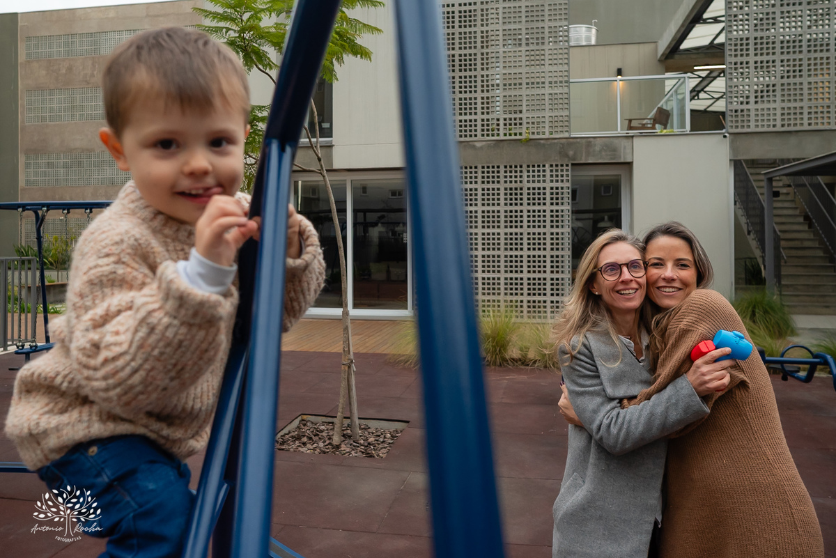aniversário infantil - fotografia de festa - tema dinossauros - salão de condomínio - balão surpresa - decoração personalizada - pintura facial - ensaio infantil - fotografia documental - fotografia de crianças - festa infantil - Pelotas - Festa Criança