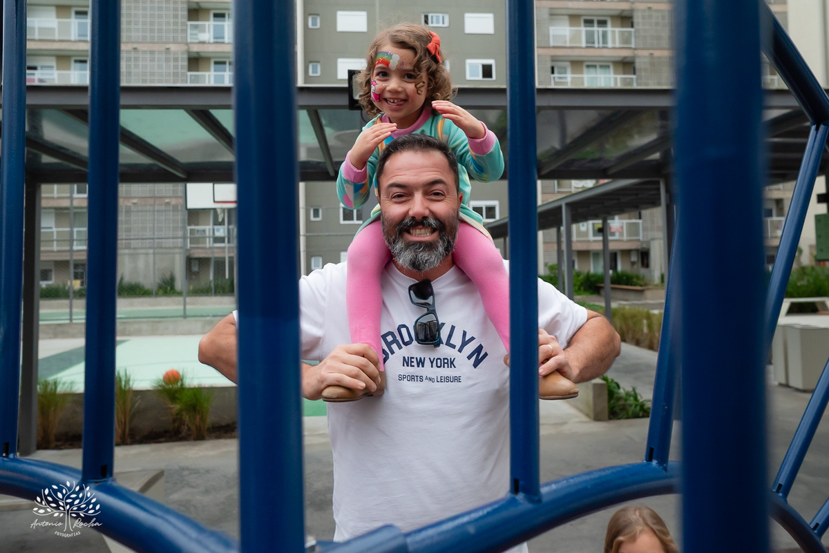 aniversário infantil - fotografia de festa - tema dinossauros - salão de condomínio - balão surpresa - decoração personalizada - pintura facial - ensaio infantil - fotografia documental - fotografia de crianças - festa infantil - Pelotas - Festa Criança