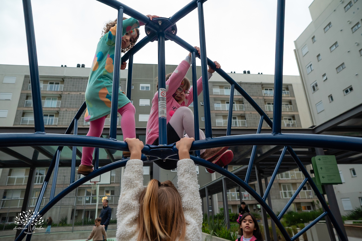 aniversário infantil - fotografia de festa - tema dinossauros - salão de condomínio - balão surpresa - decoração personalizada - pintura facial - ensaio infantil - fotografia documental - fotografia de crianças - festa infantil - Pelotas - Festa Criança