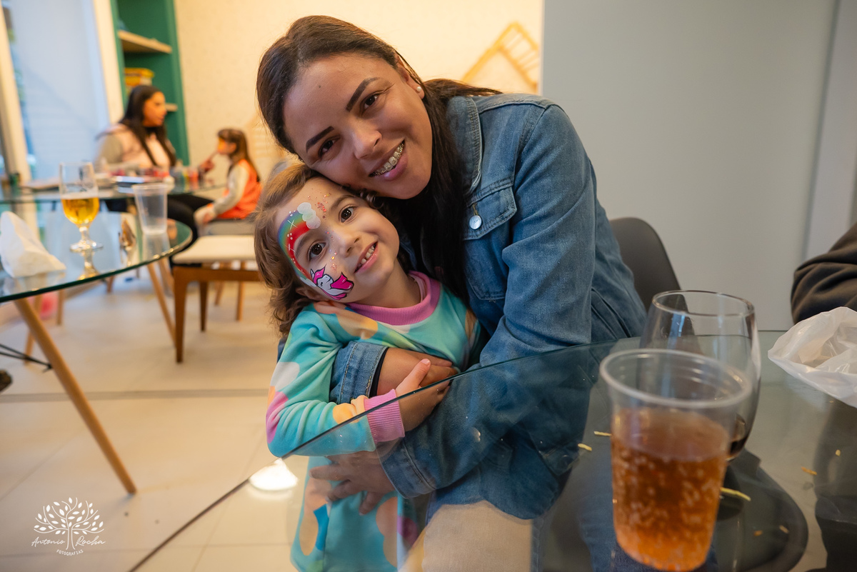 aniversário infantil - fotografia de festa - tema dinossauros - salão de condomínio - balão surpresa - decoração personalizada - pintura facial - ensaio infantil - fotografia documental - fotografia de crianças - festa infantil - Pelotas - Festa Criança
