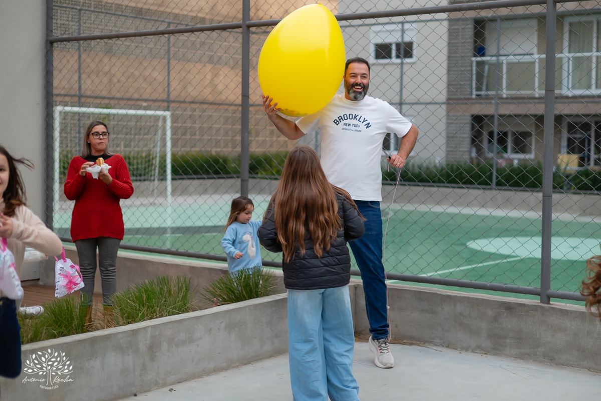 aniversário infantil - fotografia de festa - tema dinossauros - salão de condomínio - balão surpresa - decoração personalizada - pintura facial - ensaio infantil - fotografia documental - fotografia de crianças - festa infantil - Pelotas - Festa Criança