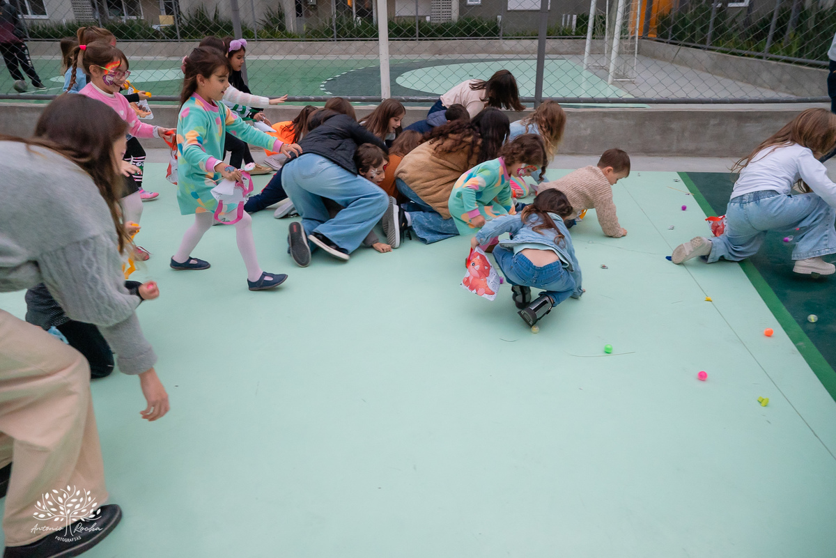 aniversário infantil - fotografia de festa - tema dinossauros - salão de condomínio - balão surpresa - decoração personalizada - pintura facial - ensaio infantil - fotografia documental - fotografia de crianças - festa infantil - Pelotas - Festa Criança