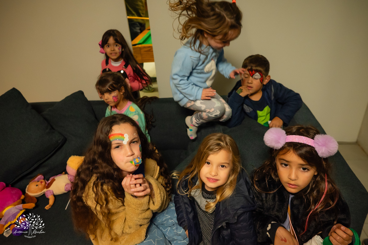 aniversário infantil - fotografia de festa - tema dinossauros - salão de condomínio - balão surpresa - decoração personalizada - pintura facial - ensaio infantil - fotografia documental - fotografia de crianças - festa infantil - Pelotas - Festa Criança