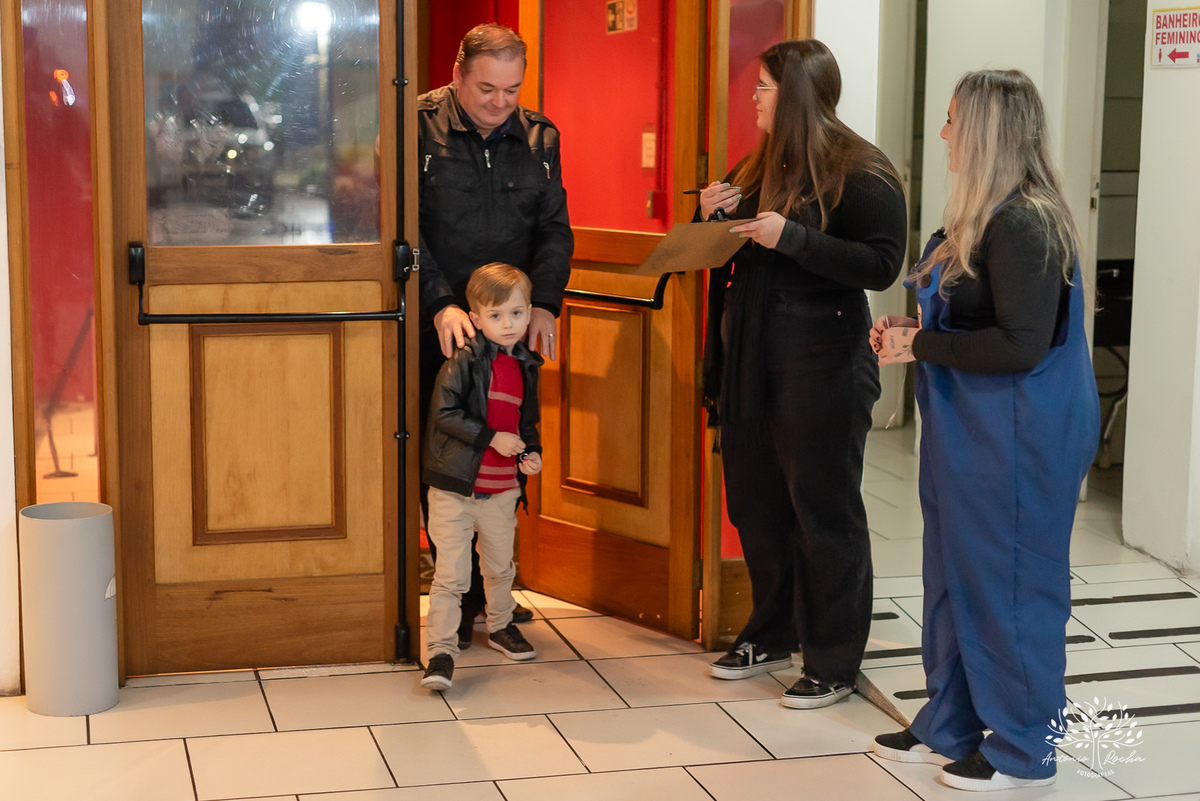 Caio - aniversário - Hot Wheels - festa infantil - Pelotas - energia de criança - brincadeiras - playground - pintura - desenhos - família - convidados - abraço caloroso - alegria - diversão - memória - fotografia - Antonio Rocha Fotografias - Cliff Kids