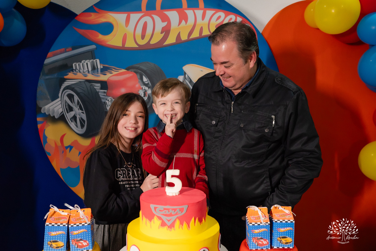 Caio - aniversário - Hot Wheels - festa infantil - Pelotas - energia de criança - brincadeiras - playground - pintura - desenhos - família - convidados - abraço caloroso - alegria - diversão - memória - fotografia - Antonio Rocha Fotografias - Cliff Kids