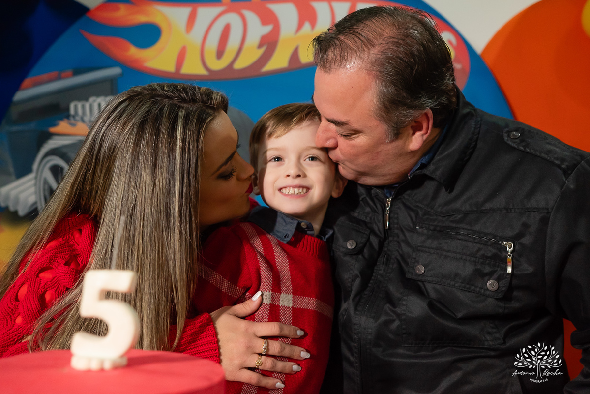 Caio - aniversário - Hot Wheels - festa infantil - Pelotas - energia de criança - brincadeiras - playground - pintura - desenhos - família - convidados - abraço caloroso - alegria - diversão - memória - fotografia - Antonio Rocha Fotografias - Cliff Kids