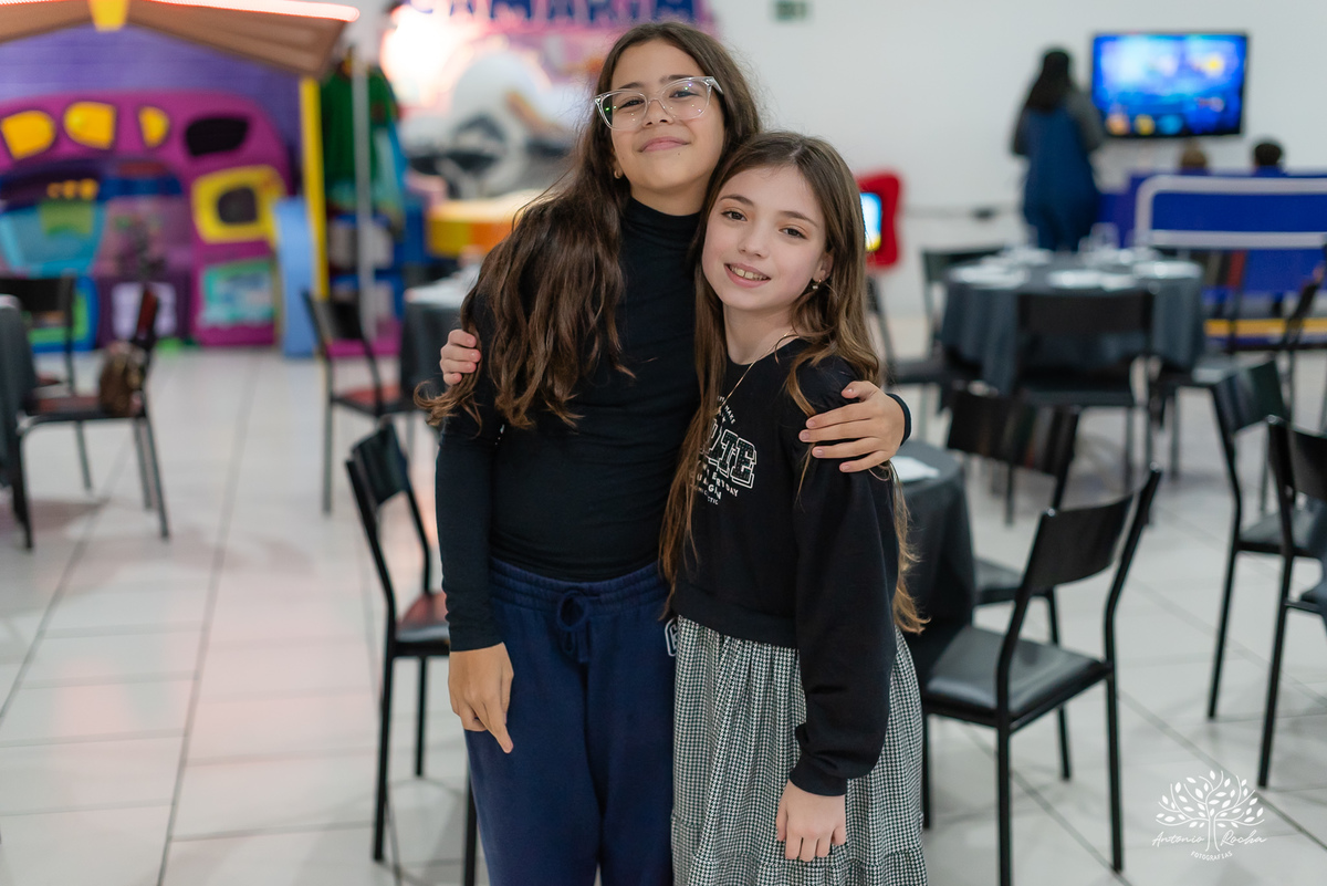 Caio - aniversário - Hot Wheels - festa infantil - Pelotas - energia de criança - brincadeiras - playground - pintura - desenhos - família - convidados - abraço caloroso - alegria - diversão - memória - fotografia - Antonio Rocha Fotografias - Cliff Kids