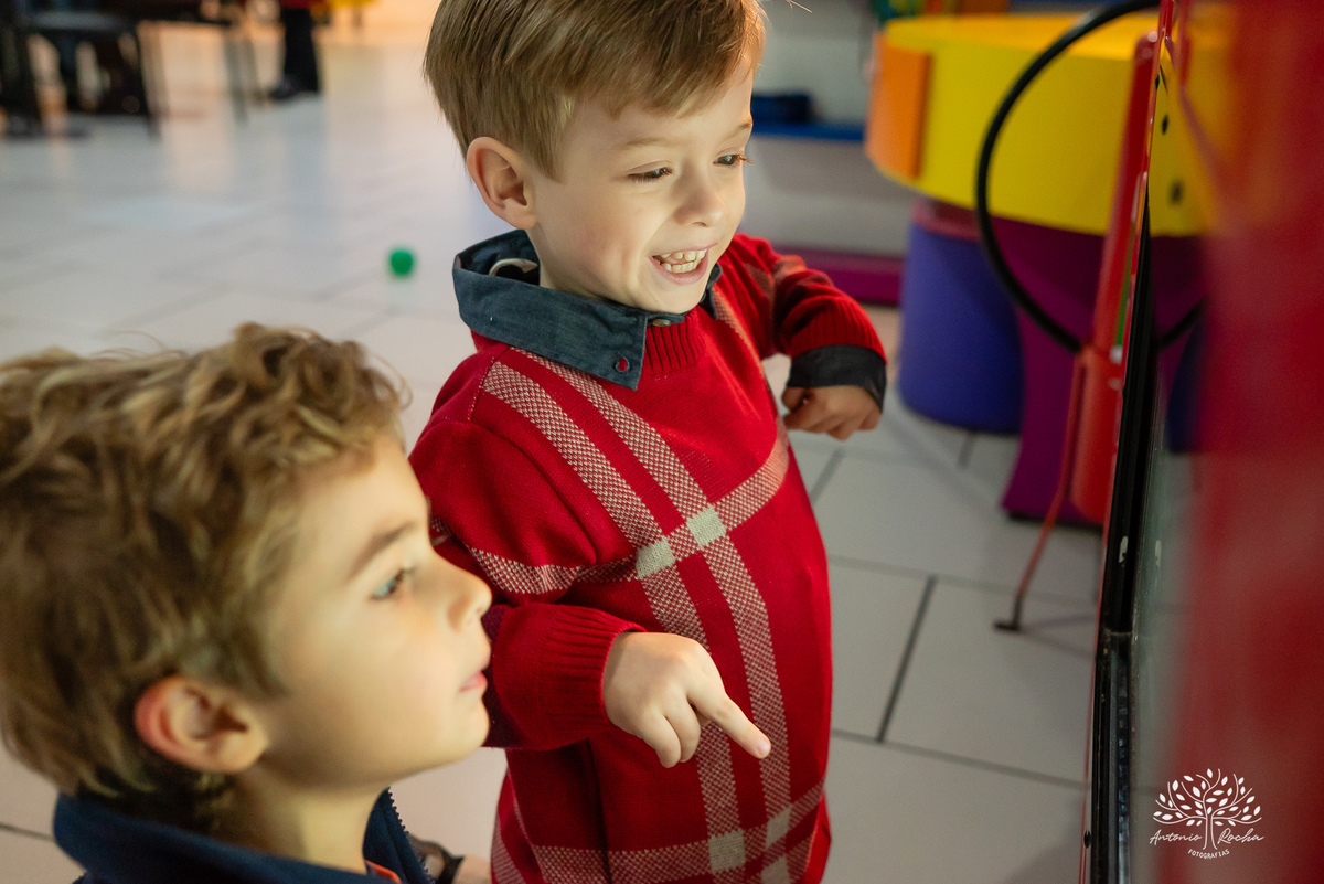 Caio - aniversário - Hot Wheels - festa infantil - Pelotas - energia de criança - brincadeiras - playground - pintura - desenhos - família - convidados - abraço caloroso - alegria - diversão - memória - fotografia - Antonio Rocha Fotografias - Cliff Kids