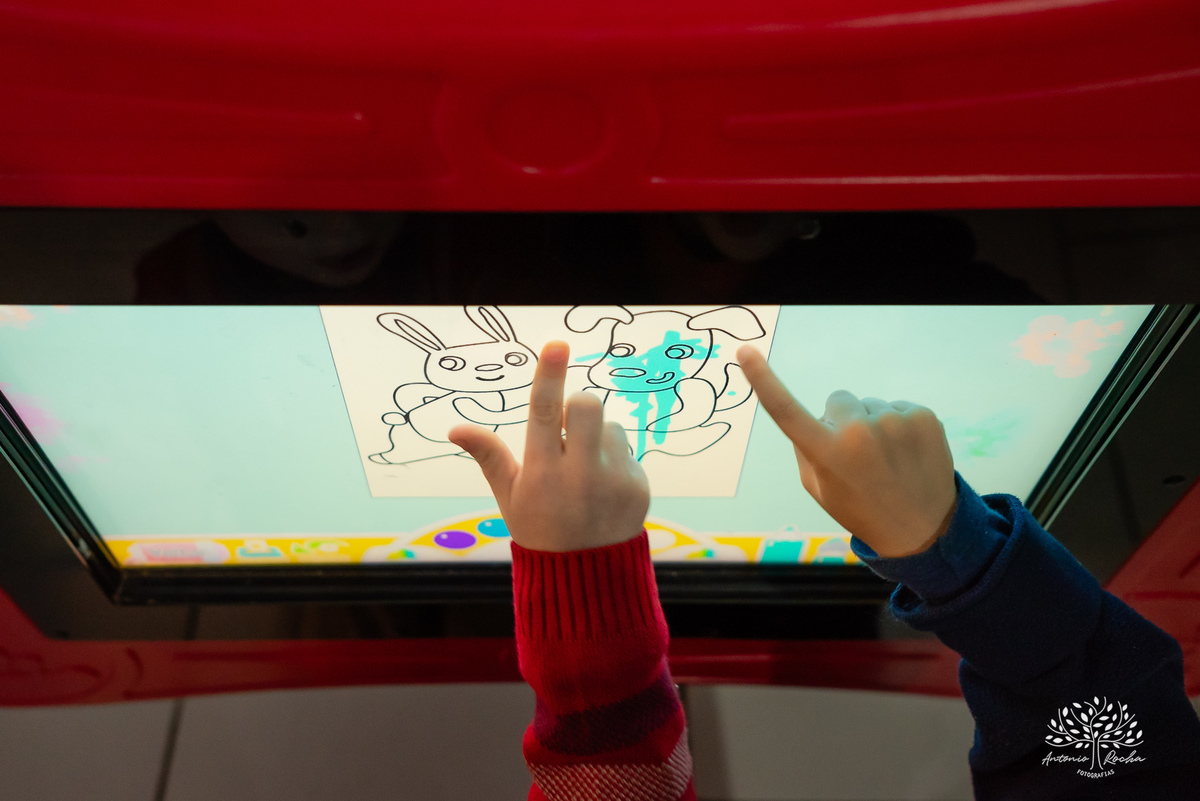 Caio - aniversário - Hot Wheels - festa infantil - Pelotas - energia de criança - brincadeiras - playground - pintura - desenhos - família - convidados - abraço caloroso - alegria - diversão - memória - fotografia - Antonio Rocha Fotografias - Cliff Kids