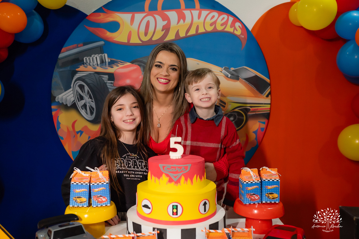 Caio - aniversário - Hot Wheels - festa infantil - Pelotas - energia de criança - brincadeiras - playground - pintura - desenhos - família - convidados - abraço caloroso - alegria - diversão - memória - fotografia - Antonio Rocha Fotografias - Cliff Kids
