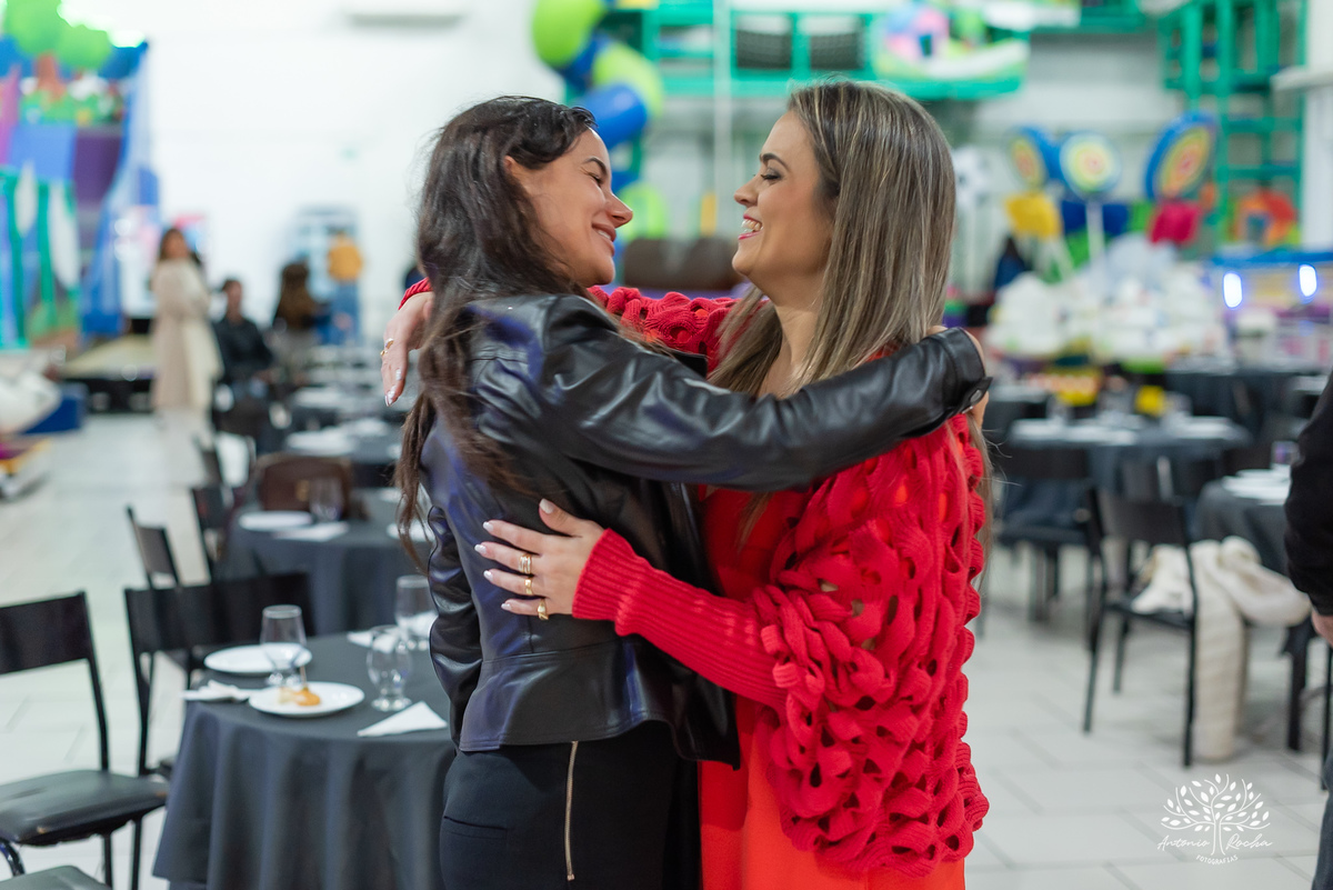 Caio - aniversário - Hot Wheels - festa infantil - Pelotas - energia de criança - brincadeiras - playground - pintura - desenhos - família - convidados - abraço caloroso - alegria - diversão - memória - fotografia - Antonio Rocha Fotografias - Cliff Kids