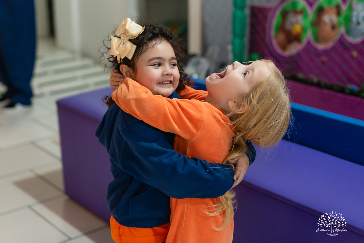 Caio - aniversário - Hot Wheels - festa infantil - Pelotas - energia de criança - brincadeiras - playground - pintura - desenhos - família - convidados - abraço caloroso - alegria - diversão - memória - fotografia - Antonio Rocha Fotografias - Cliff Kids