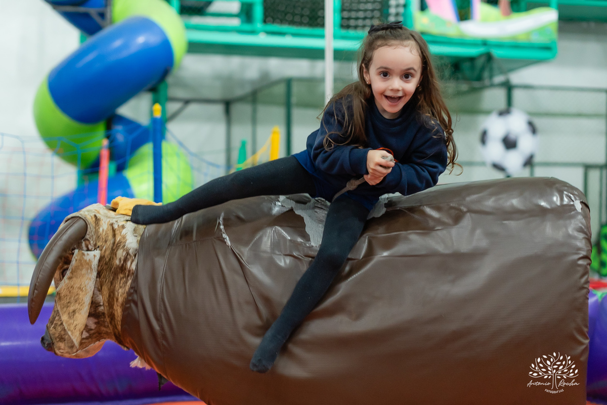 Caio - aniversário - Hot Wheels - festa infantil - Pelotas - energia de criança - brincadeiras - playground - pintura - desenhos - família - convidados - abraço caloroso - alegria - diversão - memória - fotografia - Antonio Rocha Fotografias - Cliff Kids