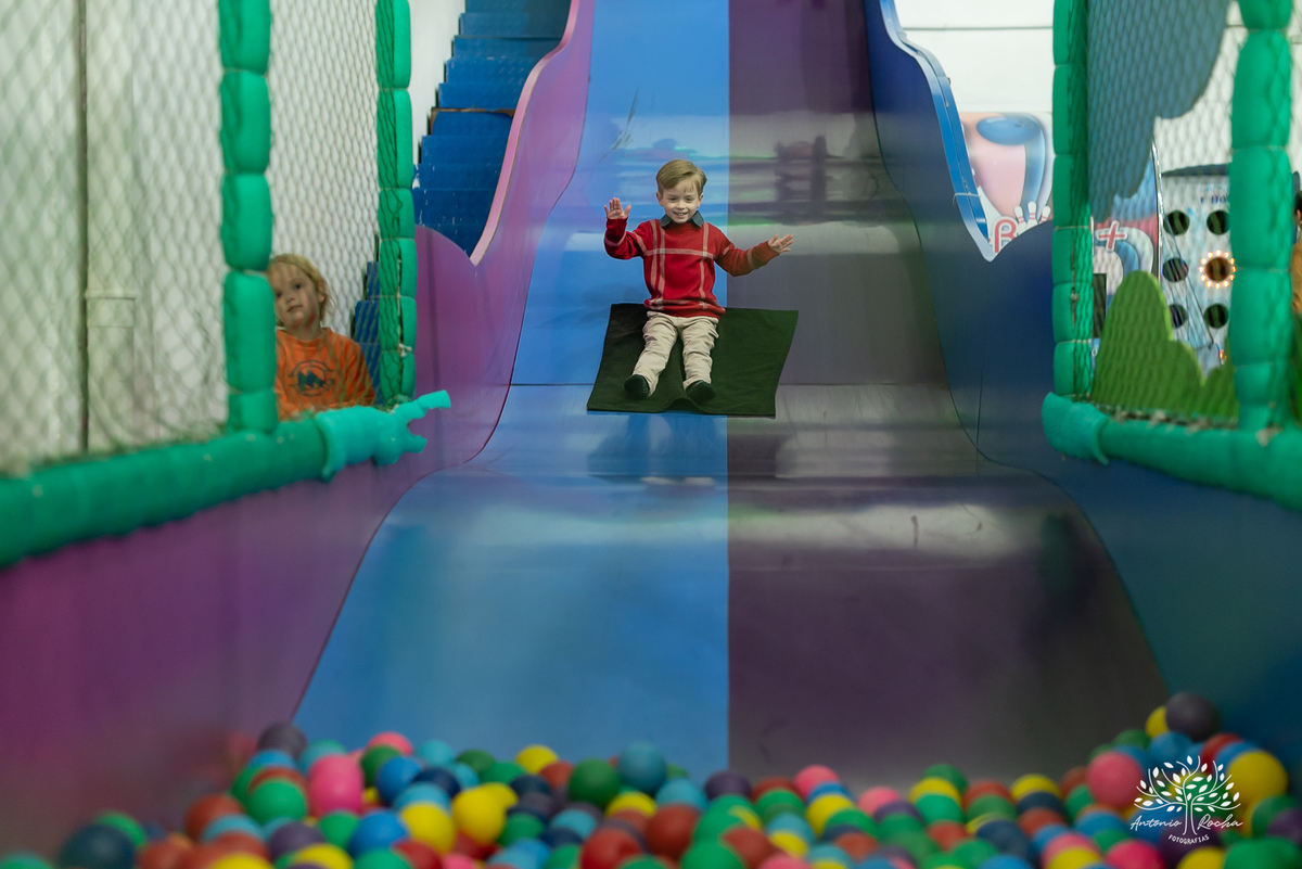 Caio - aniversário - Hot Wheels - festa infantil - Pelotas - energia de criança - brincadeiras - playground - pintura - desenhos - família - convidados - abraço caloroso - alegria - diversão - memória - fotografia - Antonio Rocha Fotografias - Cliff Kids