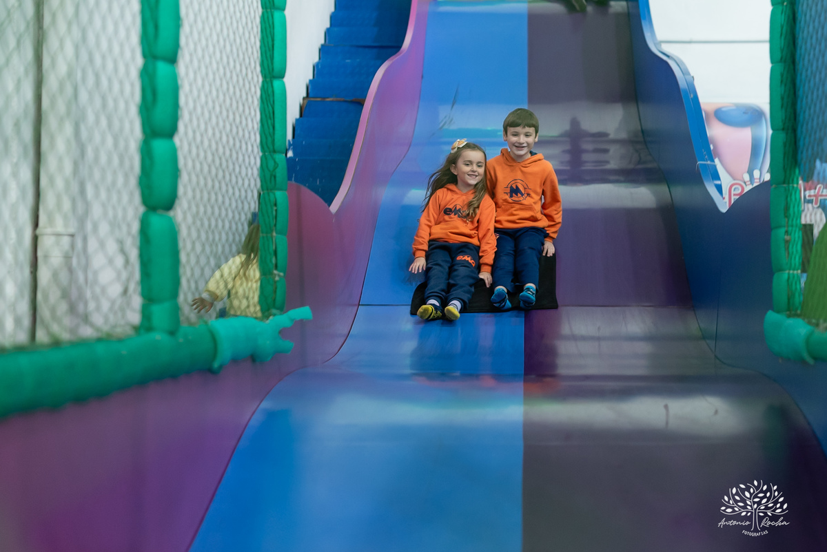 Caio - aniversário - Hot Wheels - festa infantil - Pelotas - energia de criança - brincadeiras - playground - pintura - desenhos - família - convidados - abraço caloroso - alegria - diversão - memória - fotografia - Antonio Rocha Fotografias - Cliff Kids