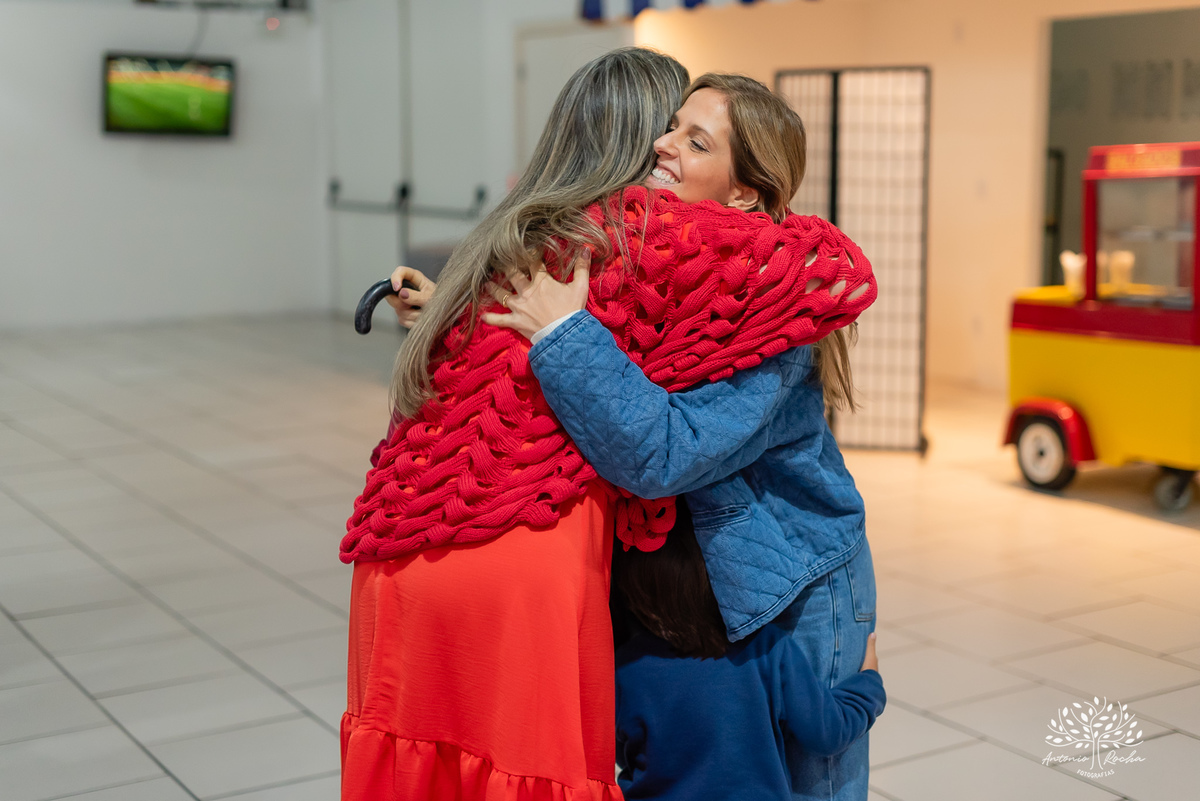 Caio - aniversário - Hot Wheels - festa infantil - Pelotas - energia de criança - brincadeiras - playground - pintura - desenhos - família - convidados - abraço caloroso - alegria - diversão - memória - fotografia - Antonio Rocha Fotografias - Cliff Kids