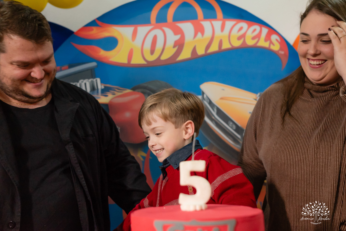 Caio - aniversário - Hot Wheels - festa infantil - Pelotas - energia de criança - brincadeiras - playground - pintura - desenhos - família - convidados - abraço caloroso - alegria - diversão - memória - fotografia - Antonio Rocha Fotografias - Cliff Kids