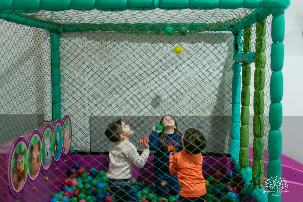 Caio - aniversário - Hot Wheels - festa infantil - Pelotas - energia de criança - brincadeiras - playground - pintura - desenhos - família - convidados - abraço caloroso - alegria - diversão - memória - fotografia - Antonio Rocha Fotografias - Cliff Kids
