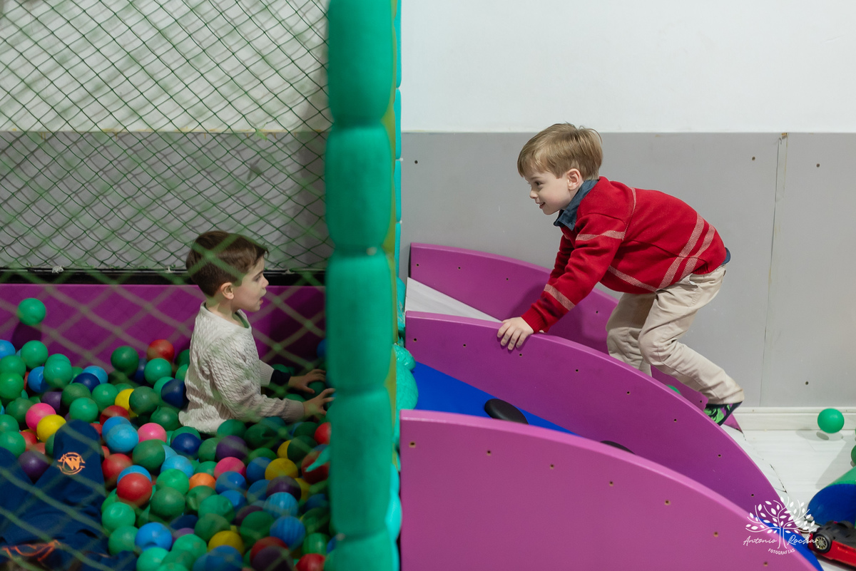 Caio - aniversário - Hot Wheels - festa infantil - Pelotas - energia de criança - brincadeiras - playground - pintura - desenhos - família - convidados - abraço caloroso - alegria - diversão - memória - fotografia - Antonio Rocha Fotografias - Cliff Kids