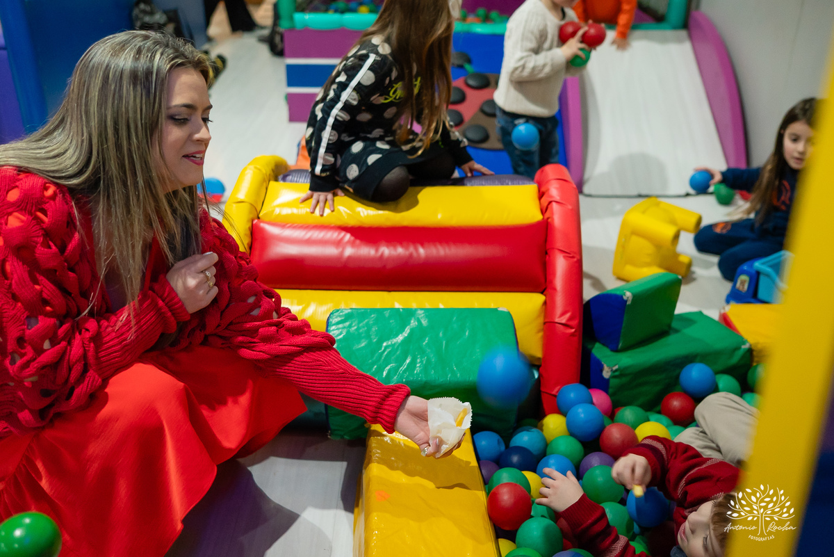 Caio - aniversário - Hot Wheels - festa infantil - Pelotas - energia de criança - brincadeiras - playground - pintura - desenhos - família - convidados - abraço caloroso - alegria - diversão - memória - fotografia - Antonio Rocha Fotografias - Cliff Kids