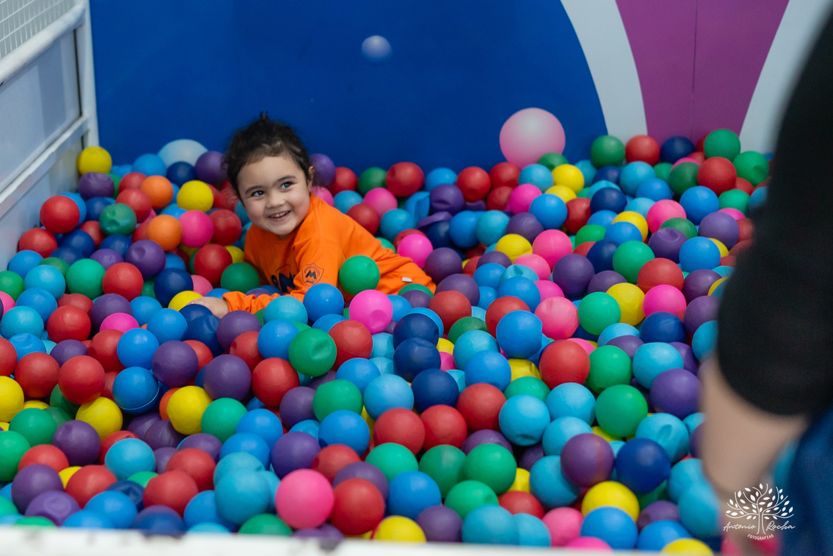 Caio - aniversário - Hot Wheels - festa infantil - Pelotas - energia de criança - brincadeiras - playground - pintura - desenhos - família - convidados - abraço caloroso - alegria - diversão - memória - fotografia - Antonio Rocha Fotografias - Cliff Kids