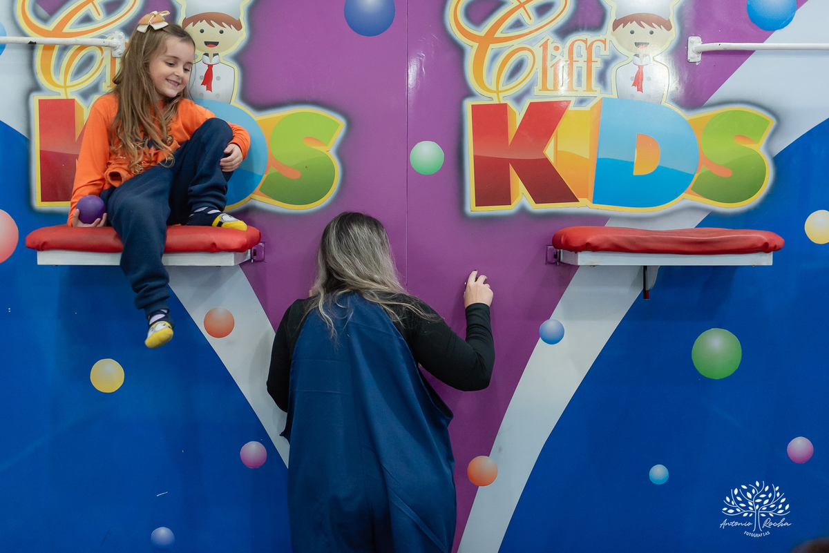 Caio - aniversário - Hot Wheels - festa infantil - Pelotas - energia de criança - brincadeiras - playground - pintura - desenhos - família - convidados - abraço caloroso - alegria - diversão - memória - fotografia - Antonio Rocha Fotografias - Cliff Kids