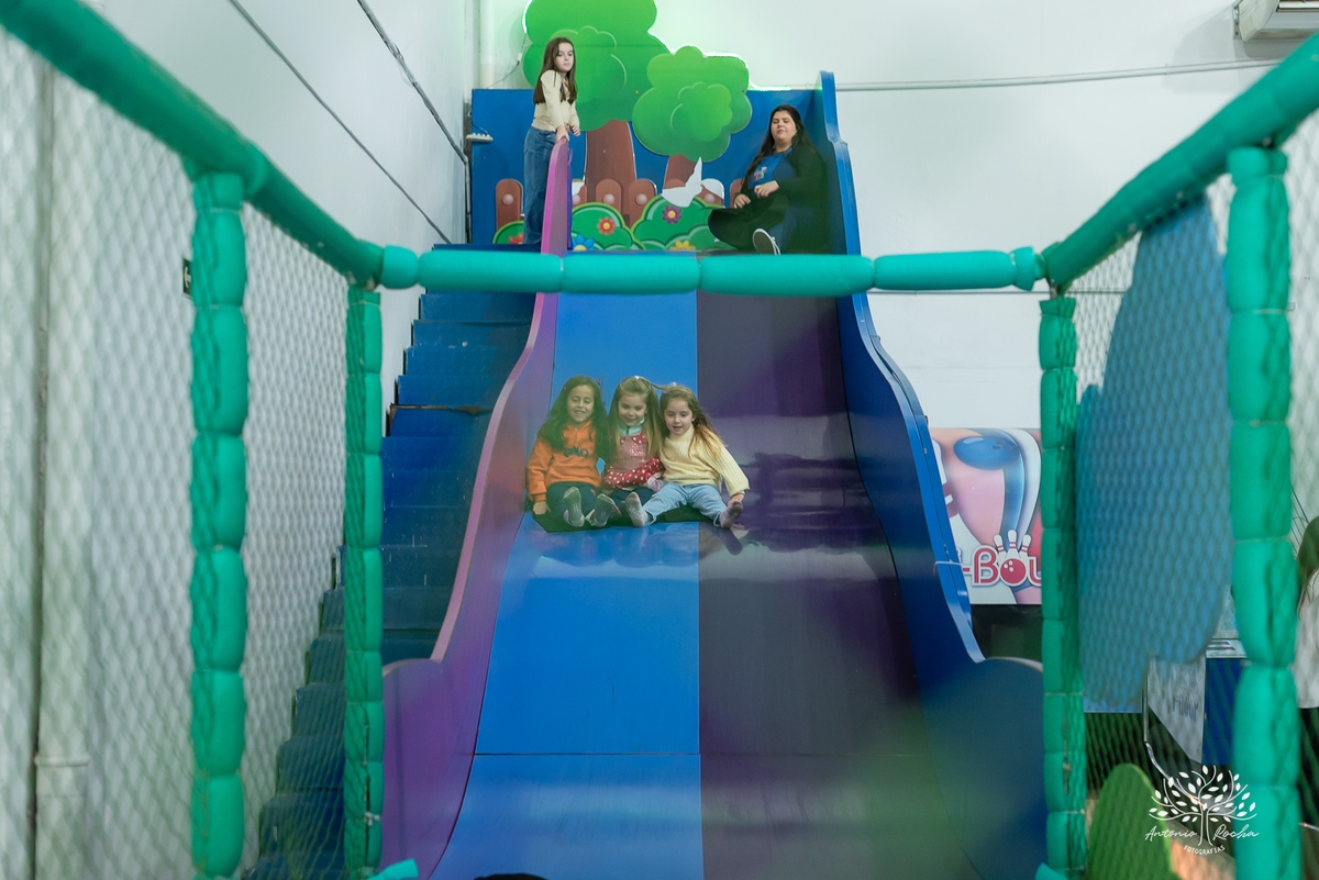 Caio - aniversário - Hot Wheels - festa infantil - Pelotas - energia de criança - brincadeiras - playground - pintura - desenhos - família - convidados - abraço caloroso - alegria - diversão - memória - fotografia - Antonio Rocha Fotografias - Cliff Kids