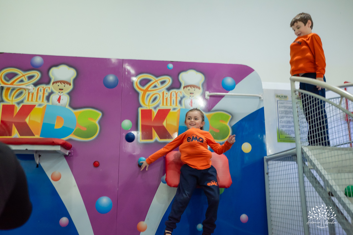 Caio - aniversário - Hot Wheels - festa infantil - Pelotas - energia de criança - brincadeiras - playground - pintura - desenhos - família - convidados - abraço caloroso - alegria - diversão - memória - fotografia - Antonio Rocha Fotografias - Cliff Kids