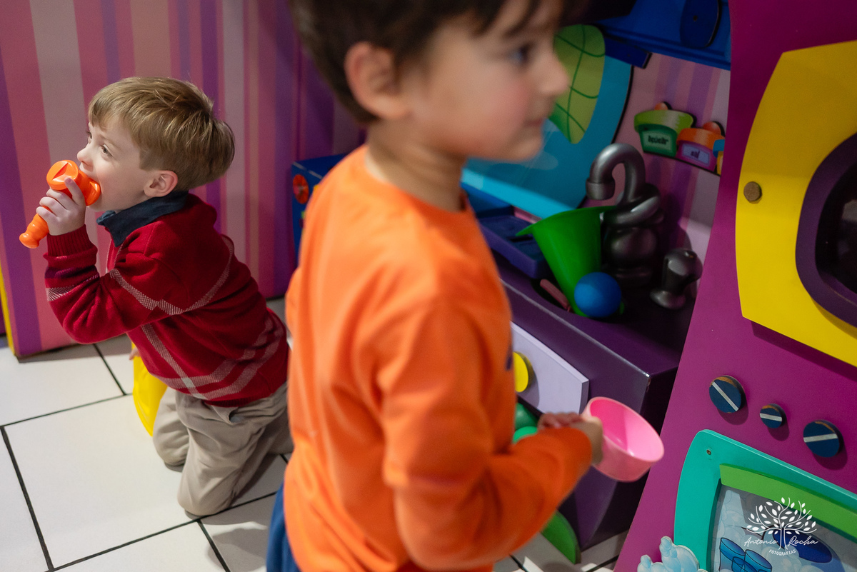 Caio - aniversário - Hot Wheels - festa infantil - Pelotas - energia de criança - brincadeiras - playground - pintura - desenhos - família - convidados - abraço caloroso - alegria - diversão - memória - fotografia - Antonio Rocha Fotografias - Cliff Kids