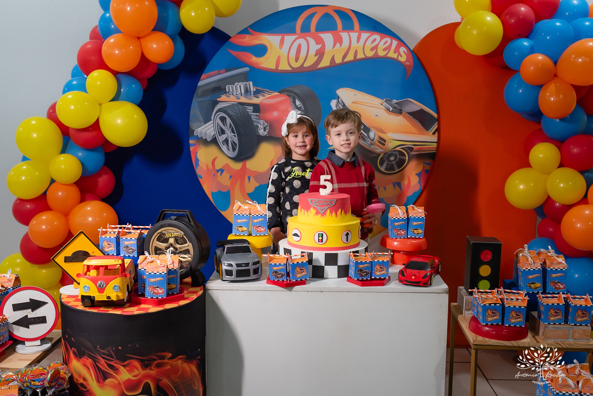 Caio - aniversário - Hot Wheels - festa infantil - Pelotas - energia de criança - brincadeiras - playground - pintura - desenhos - família - convidados - abraço caloroso - alegria - diversão - memória - fotografia - Antonio Rocha Fotografias - Cliff Kids