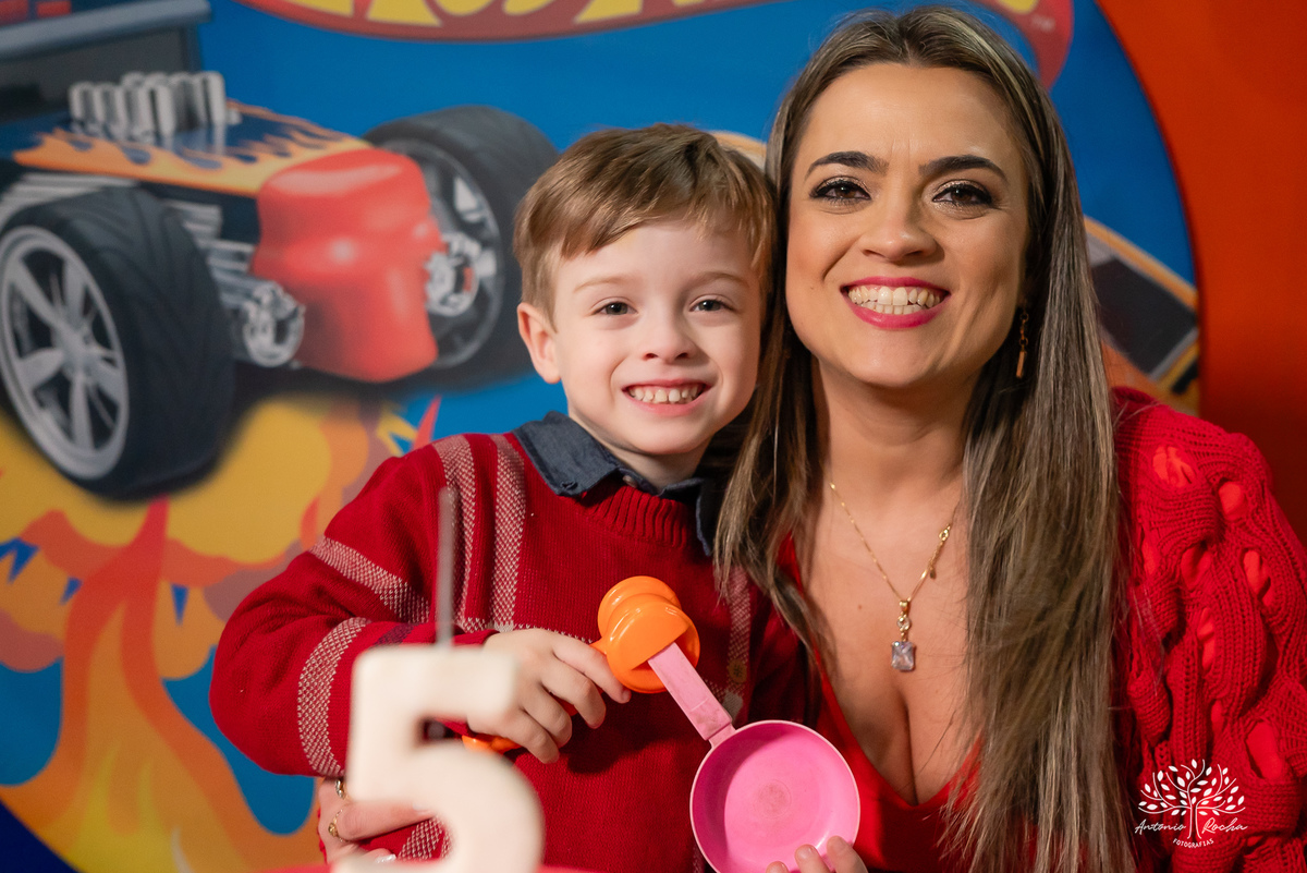 Caio - aniversário - Hot Wheels - festa infantil - Pelotas - energia de criança - brincadeiras - playground - pintura - desenhos - família - convidados - abraço caloroso - alegria - diversão - memória - fotografia - Antonio Rocha Fotografias - Cliff Kids