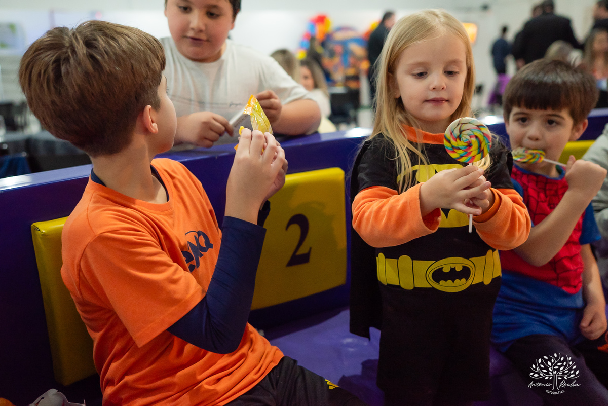 Caio - aniversário - Hot Wheels - festa infantil - Pelotas - energia de criança - brincadeiras - playground - pintura - desenhos - família - convidados - abraço caloroso - alegria - diversão - memória - fotografia - Antonio Rocha Fotografias - Cliff Kids